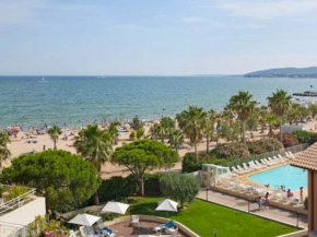 PORT FREJUS CAP HERMES VUE MER ET PORT PIEDS DANS L'EAU piscine pkg